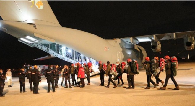 Büyükşehir kurtarma ekibi İzmir'de