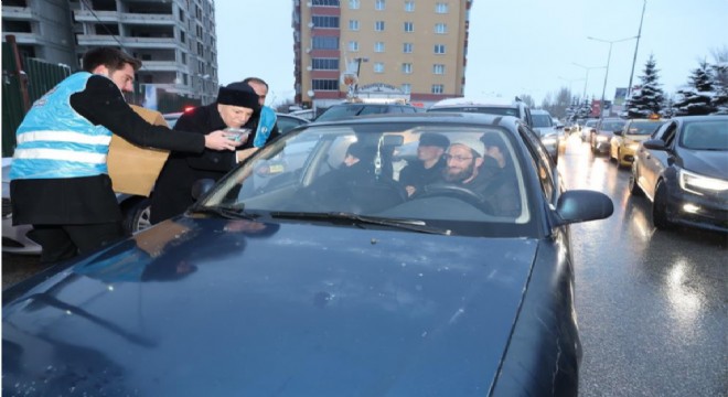 Sekmen 'İftara 5 Kala' iftariyelik dağıttı