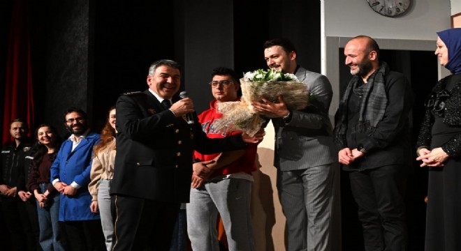 'Yarınlara geç kalmadan' alkış topladı