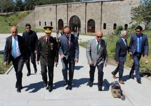 ‘Bize düşen görev; aziz vatana hizmet etmektir'