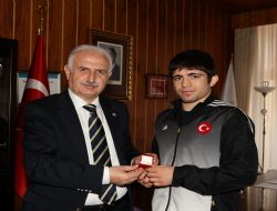 Koçak Gör'ü ödüllendirdi