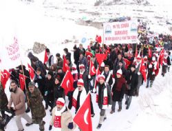 10 binler şehitlere yürüyecek