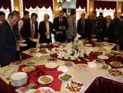 Protokol bayramda buluştu