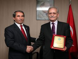 ATAÜNİ'de devir teslim töreni