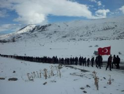 Kahraman ecdat için yürüdüler..