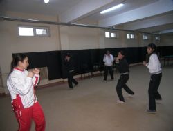 Felsefe öğretmeninden kickboks dersi