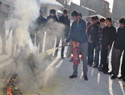 İtfaiye öğrencilerine yangın tatbikatı