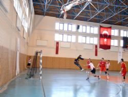 ATAÜNİ'de hentbol heyecanı