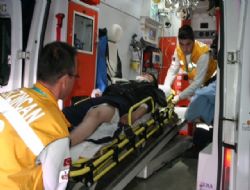 Servis ile tır çarpıştı: 14 yaralı