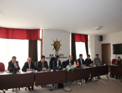 AK Parti'de ilçe zirvesi