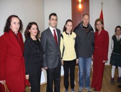 Başarılı öğrencilere altın ödülü