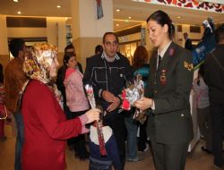 Jandarma'dan annelere jest