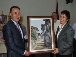 Altıparmak'tan 3 yıl teşekkürü