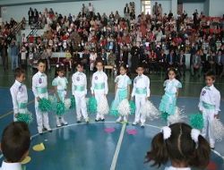 Öğrencilerden şenlikli veda