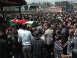 Gözyaşlarıyla uğurlandılar