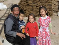 ATAÜNİ'den Ulupamir'e dostluk eli