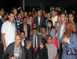 Başbakan sevgi gösterileriyle uğurlandı