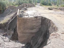 Sel ulaşımı vurdu