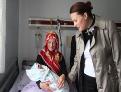 Özden Altıparmak annelerin gönlünü aldı