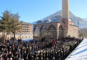 On binler şehidi uğurladı