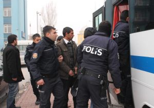 Balayına giderken, araçları soyuldu