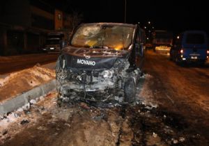 Minibüsle taksi çarpıştı: 15 yaralı