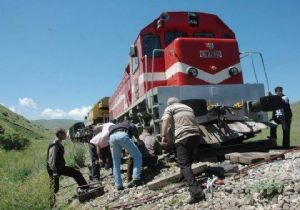 Aşkale'de tren kazası: 1 ölü