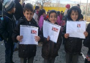 Aşkaleli üçüzlerin karne sevinci görülmeye değerdi