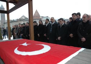 Akyıldız için gıyabi cenaze namazı kılındı