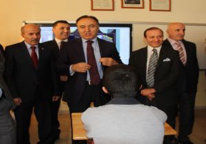 Altıparmak, tablet bilgisayar dağıttı