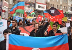 Dadaşlar Hocalı Katillerini lanetledi