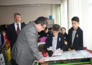 Ada öğrenci velilerinin duasını alıyor