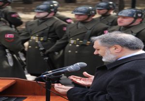 Şehitler rahmet ve şükranla anıldı