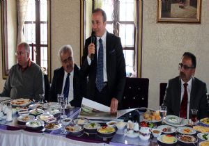 Küçükler, gazetecilerle helalleşti