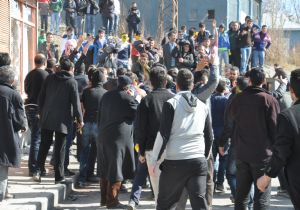 Polis taşkınlığı önledi