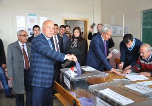 Sekmen ve Çığlık GAMPO'da oy kullandı