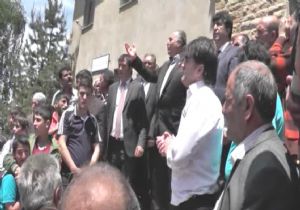 Yılmaz, protestocu esnafla görüştü