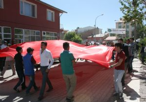 Pasinler'de Bayrağa Saygı Yürüyüşü