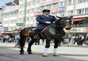 Atlı Polis Birliği Erzurum'a veda ediyor