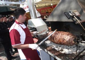 'Yana Yatmış Döner' mi Cağ kebabı mı?