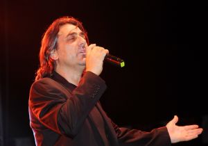 ‘Dünya bize biz birbirimize emanetiz'