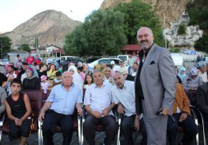 Konseri fırsat bildi hasret giderdi