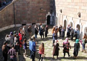 Gençler Tabyalarda buluştu