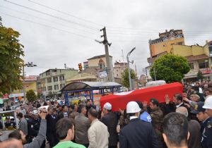 Şehit polis son yolculuğuna uğurlandı