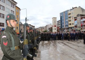 Oltu'da Cumhuriyet coşkusu