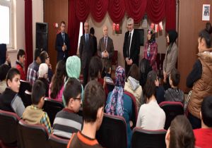 Sekmen, engelli öğrencilerle buluştu