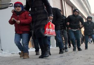 Buzlu kaldırımlarda yürümek bir sanat..!