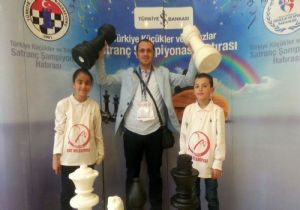 Satranç Şampiyonası'nda Çat damgası