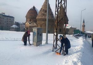 ‘Bir Kap Yemek Bir Kalp Sevgi'