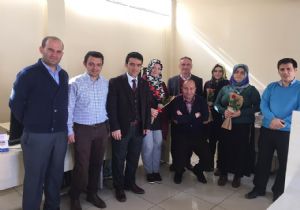 KOOP-İŞ Sendikası'ndan güllü kutlama